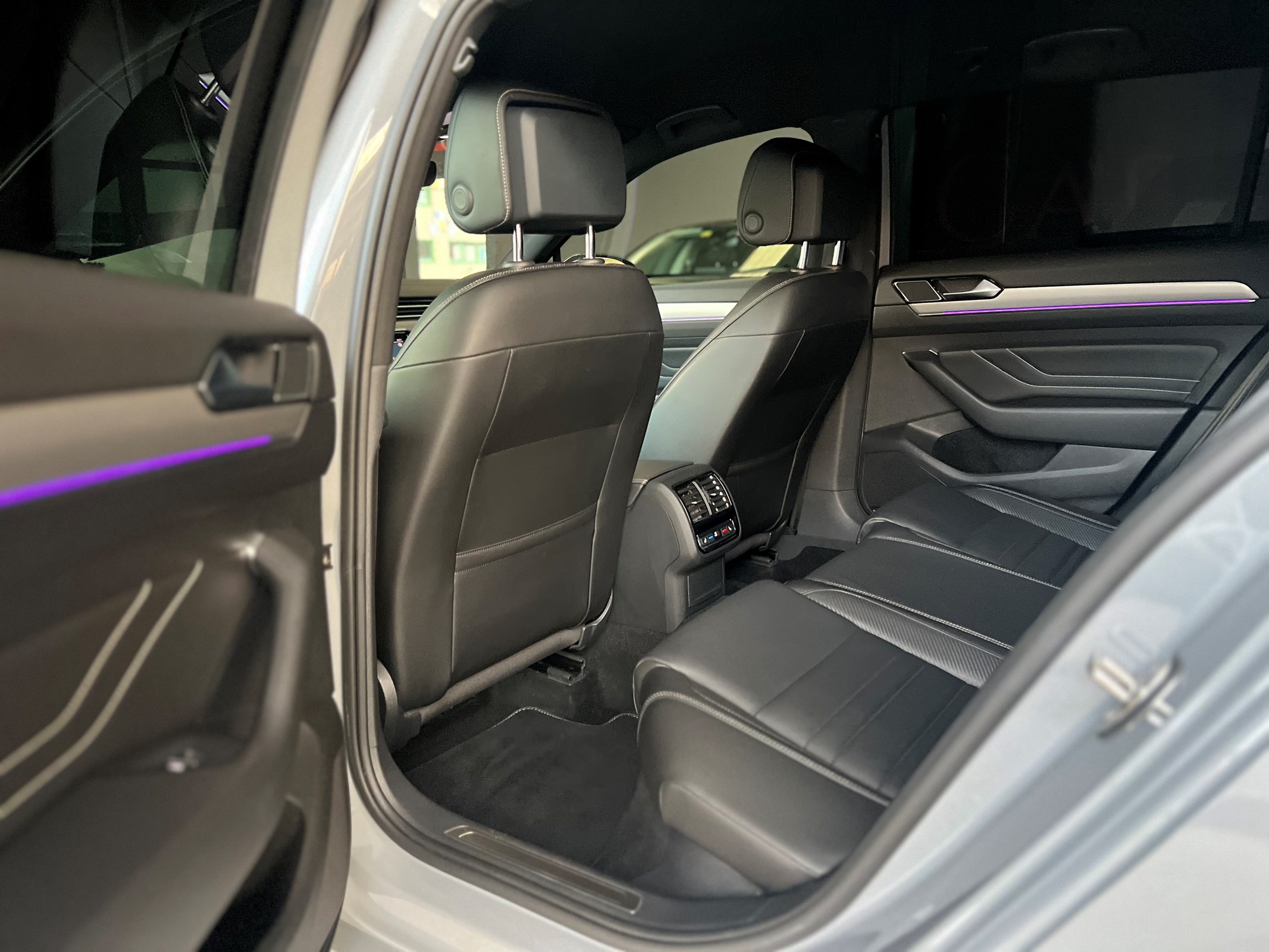 VW Passat Variant 2.0 TSI R-Line Edition 4Motion DSG