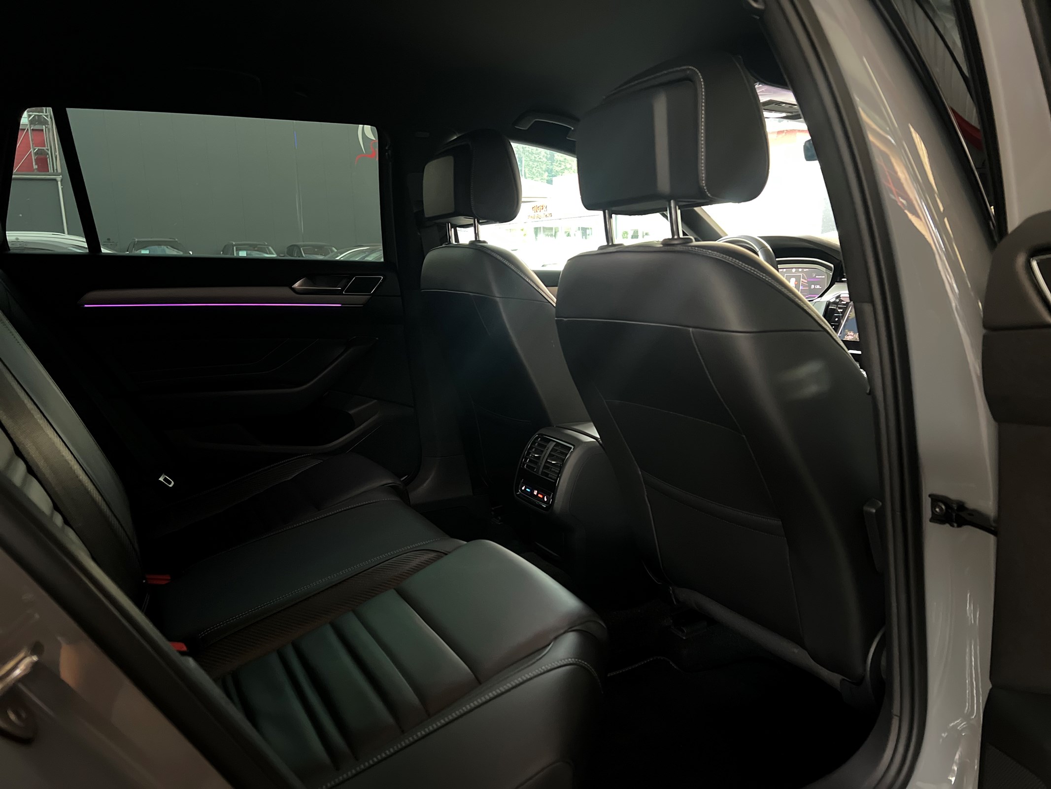 VW Passat Variant 2.0 TSI R-Line Edition 4Motion DSG