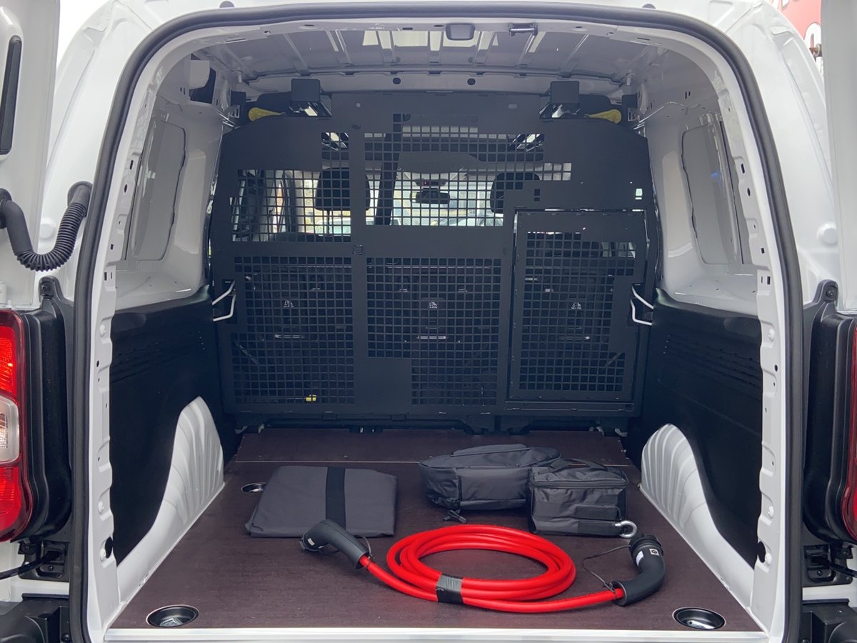 CITROEN e-Berlingo XL vertieft 50kWh Swiss Edition