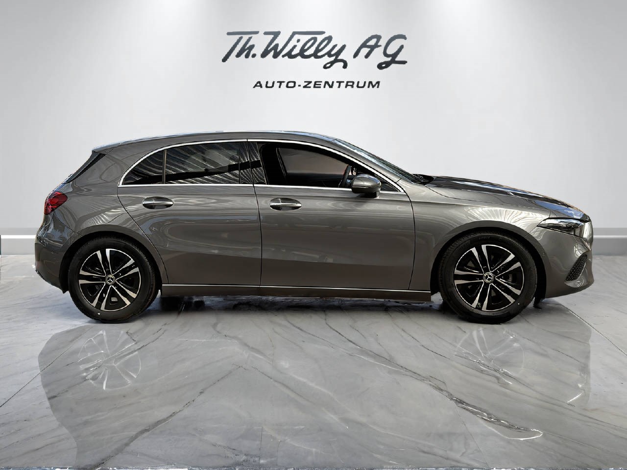 MERCEDES-BENZ A 180 Progressive