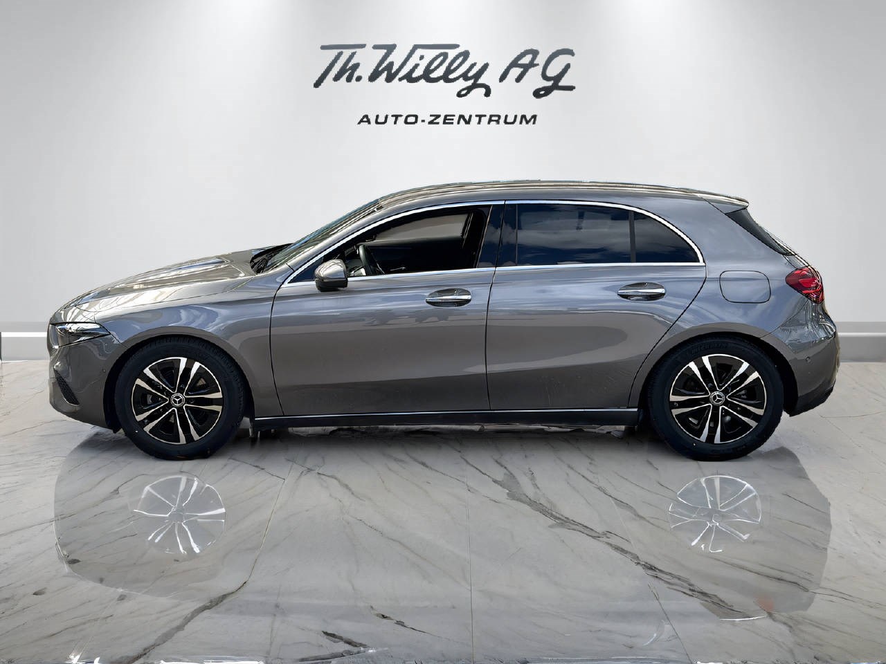 MERCEDES-BENZ A 180 Progressive