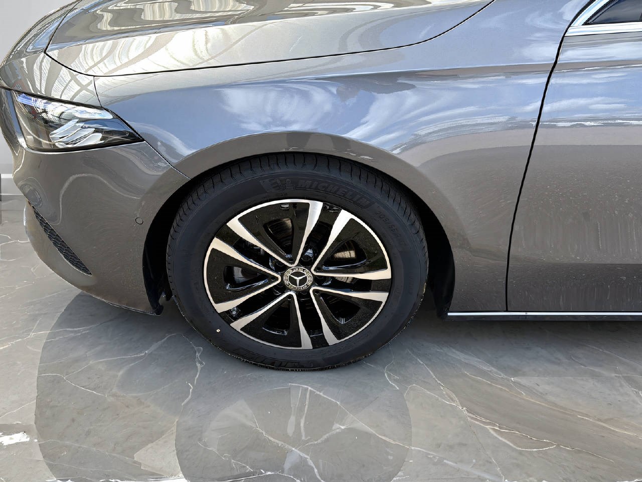 MERCEDES-BENZ A 180 Progressive