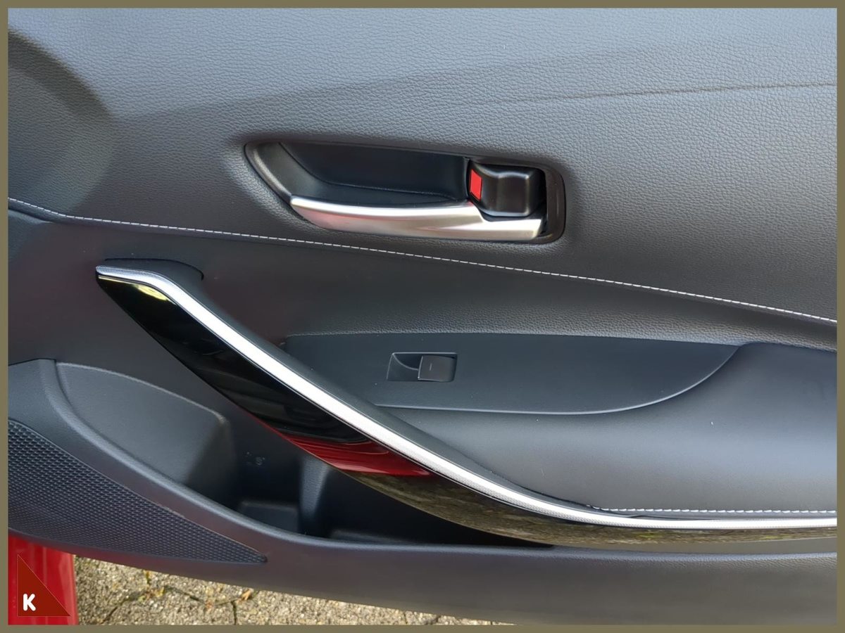 TOYOTA Corolla Touring Sports 2.0 HSD Trend