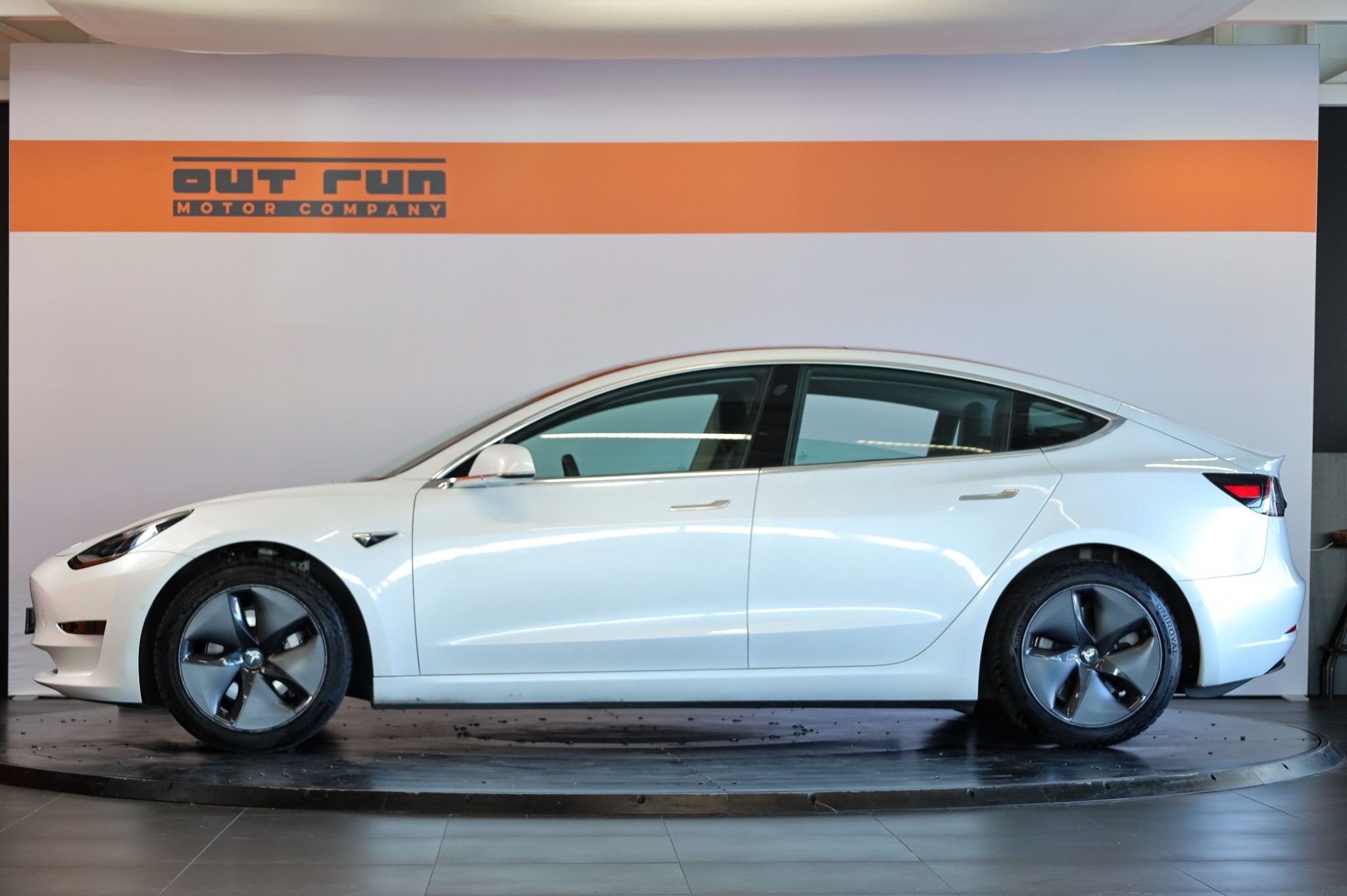 TESLA Model 3 Standard Range Plus