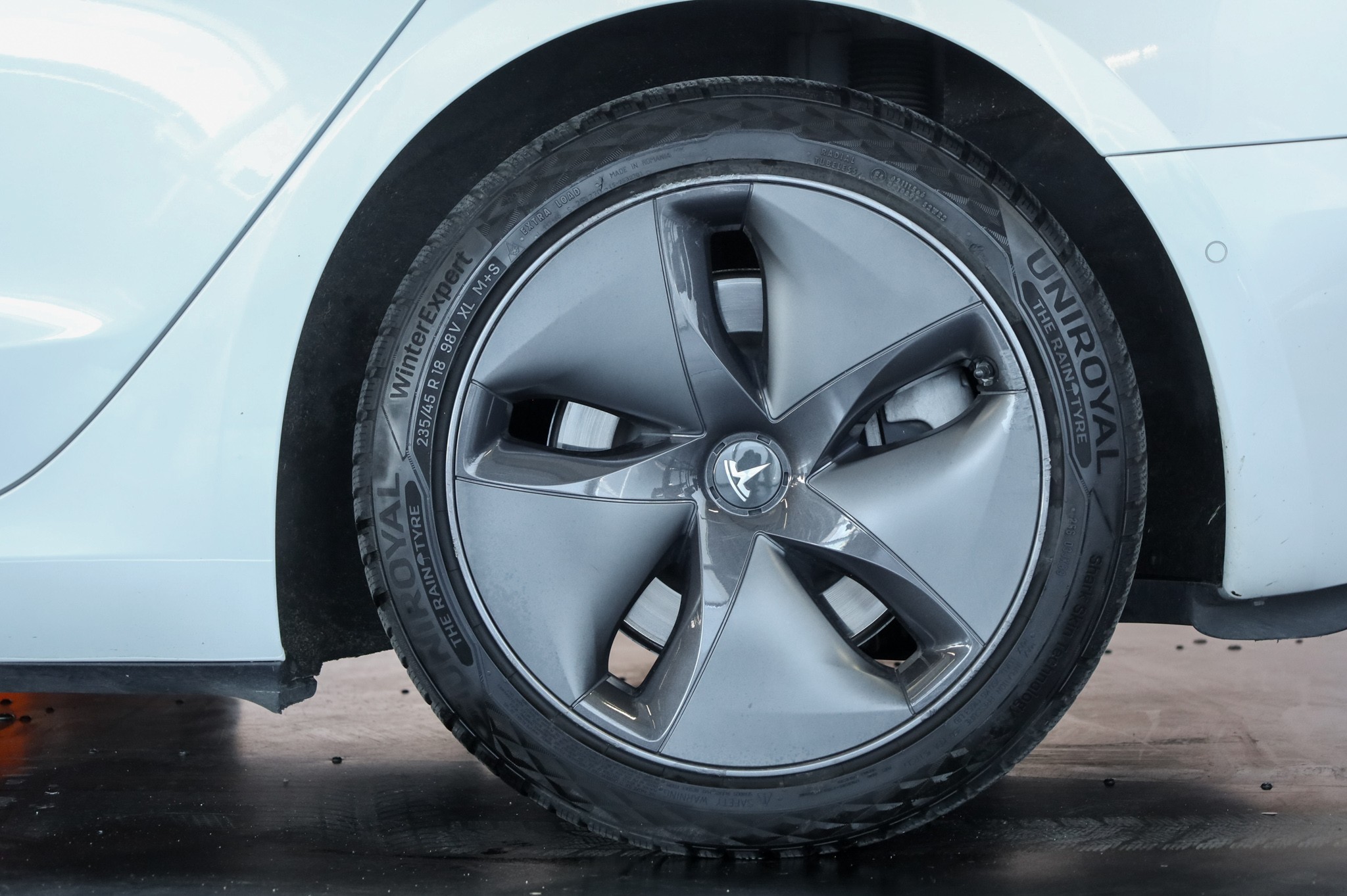 TESLA Model 3 Standard Range Plus