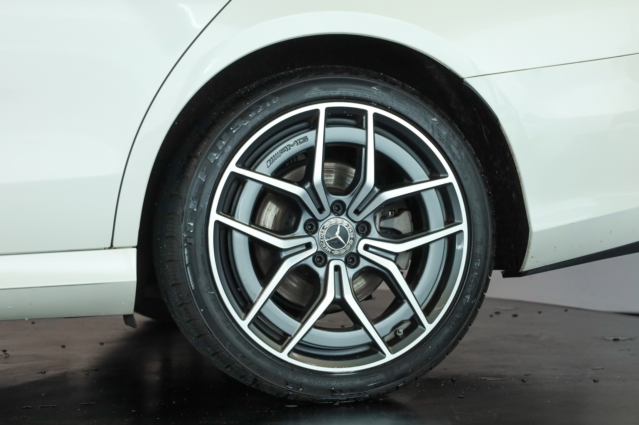 MERCEDES-BENZ E 220 d 4Matic AMG Line 9G-Tronic