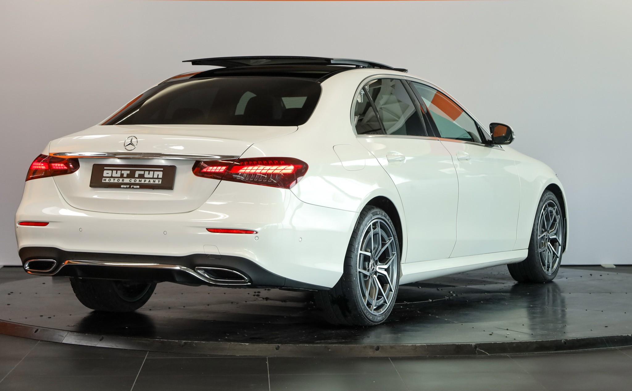 MERCEDES-BENZ E 220 d 4Matic AMG Line 9G-Tronic
