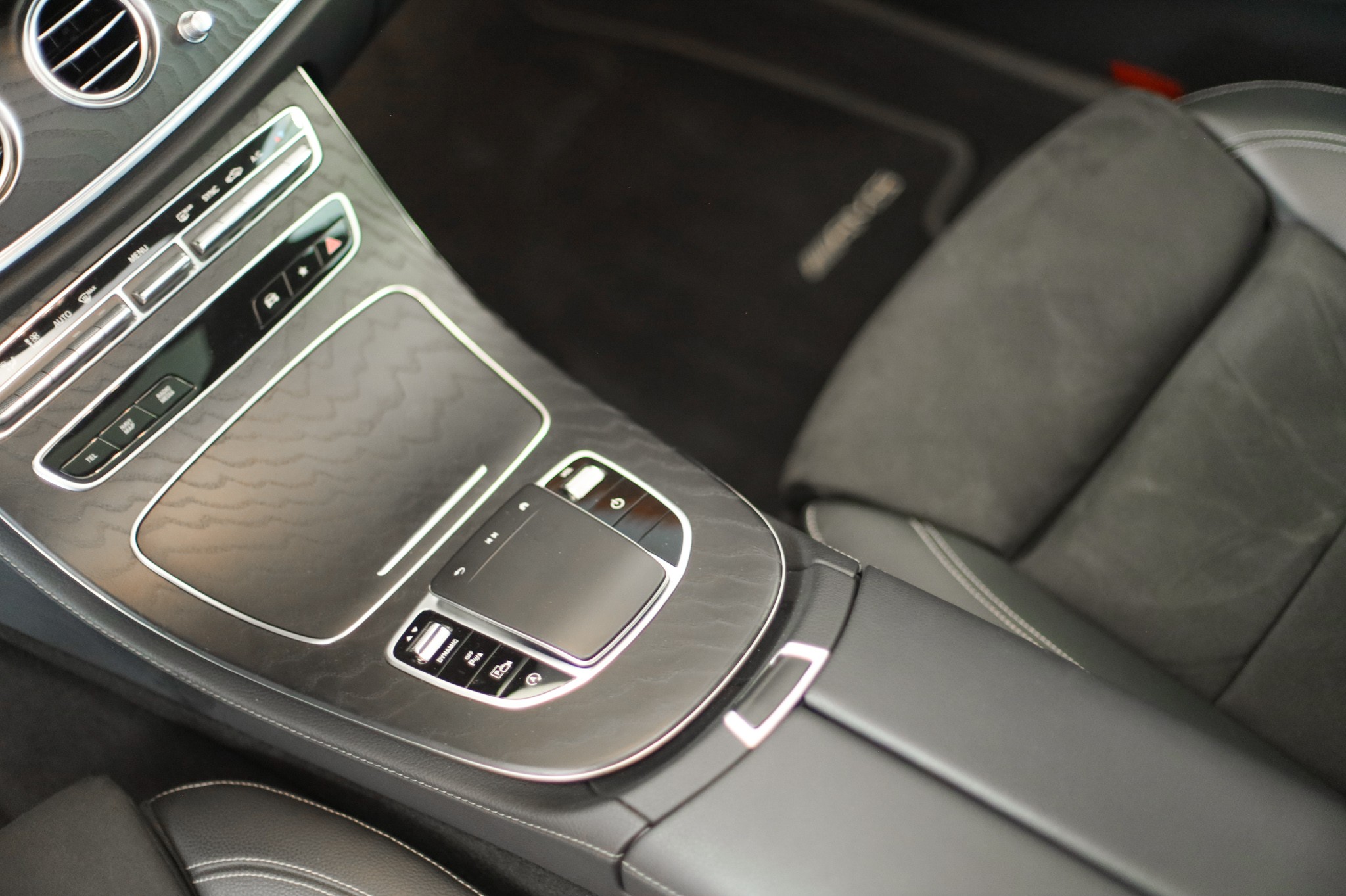 MERCEDES-BENZ E 220 d 4Matic AMG Line 9G-Tronic