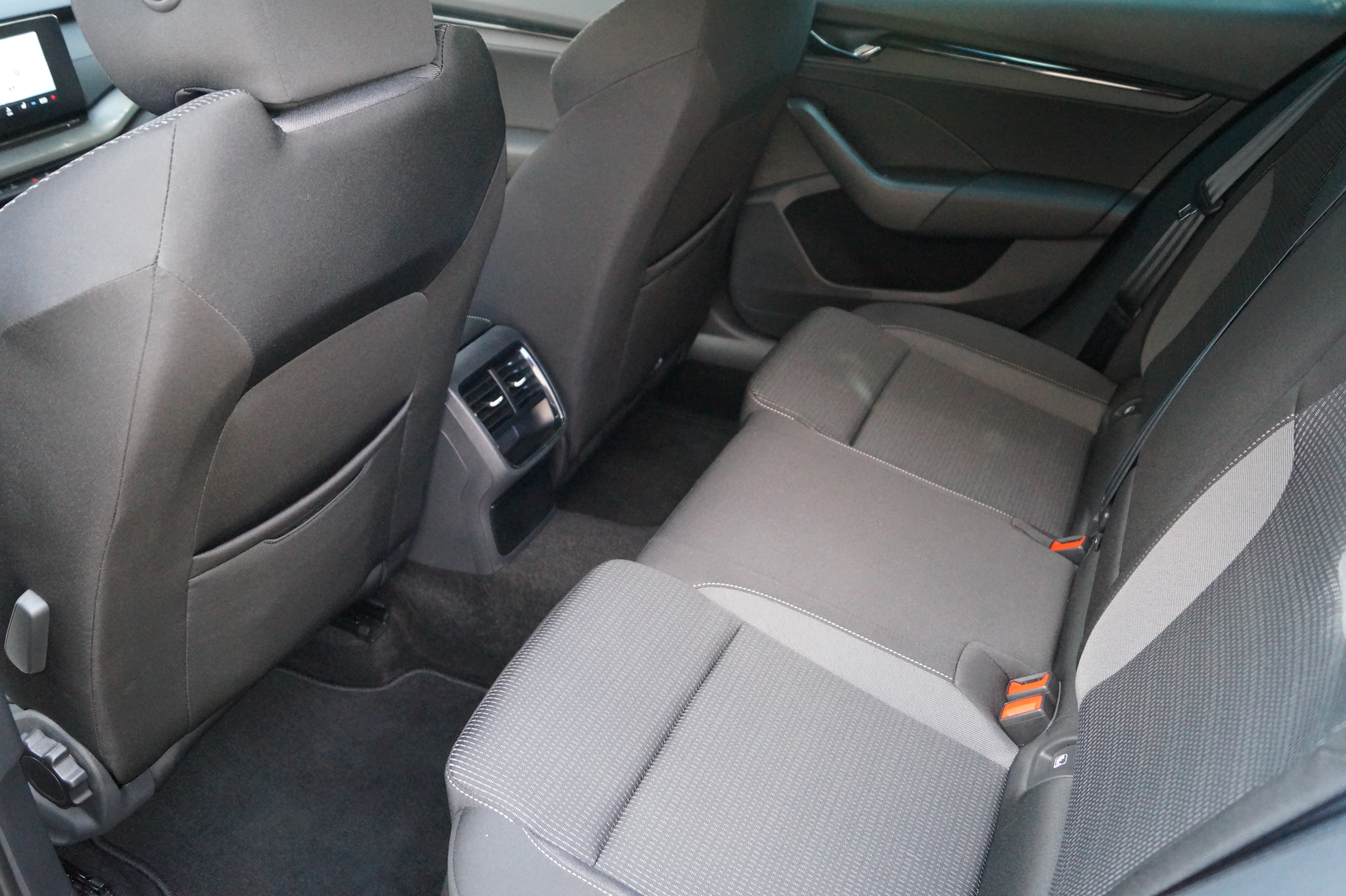 SKODA Octavia Combi 1.4 TSI Plug-in-Hybrid • Wireless Apple CarPlay / Android Auto • RFK