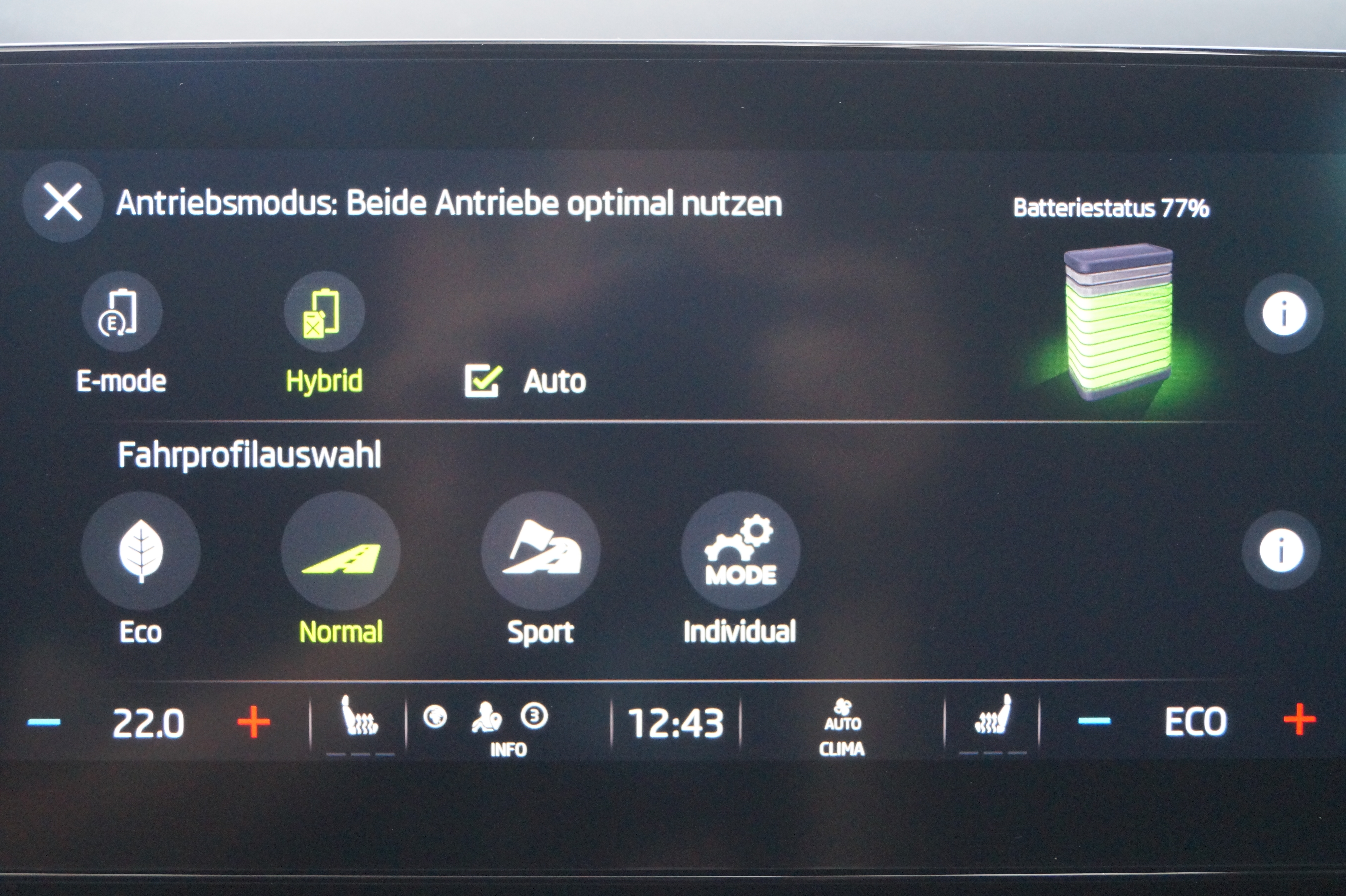 SKODA Octavia Combi 1.4 TSI Plug-in-Hybrid • Wireless Apple CarPlay / Android Auto • RFK