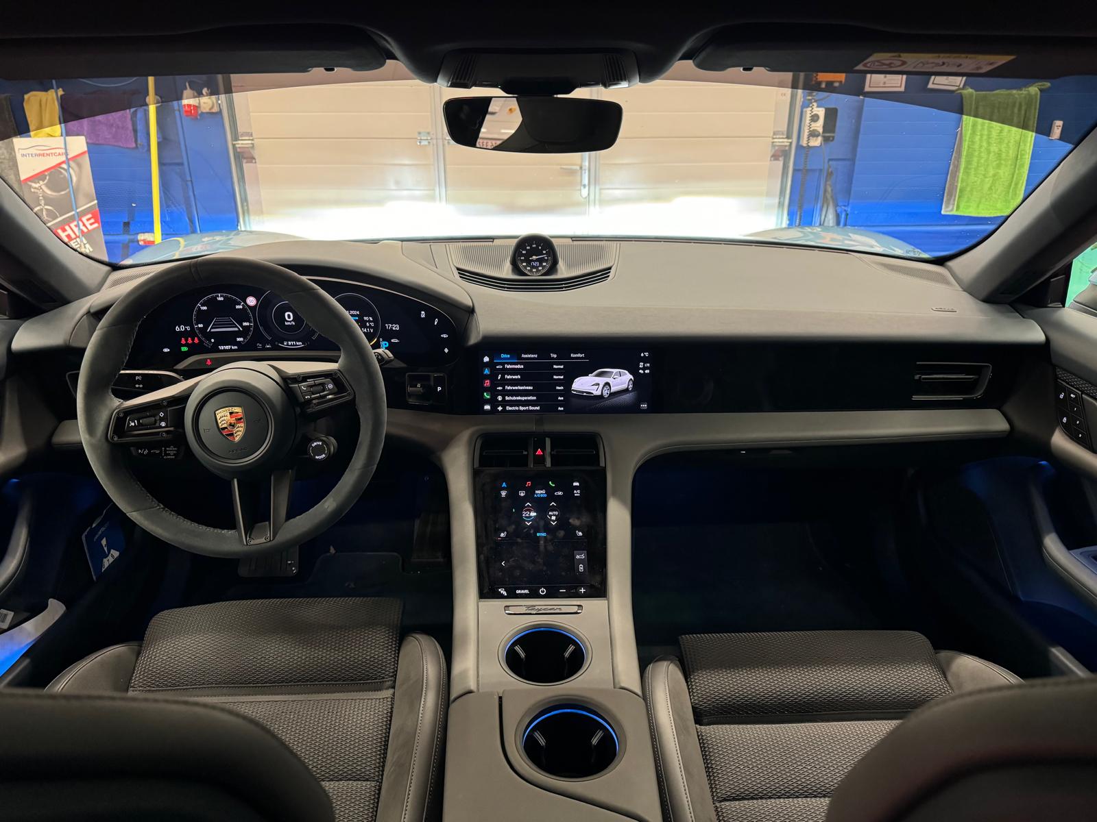 PORSCHE TAYCAN