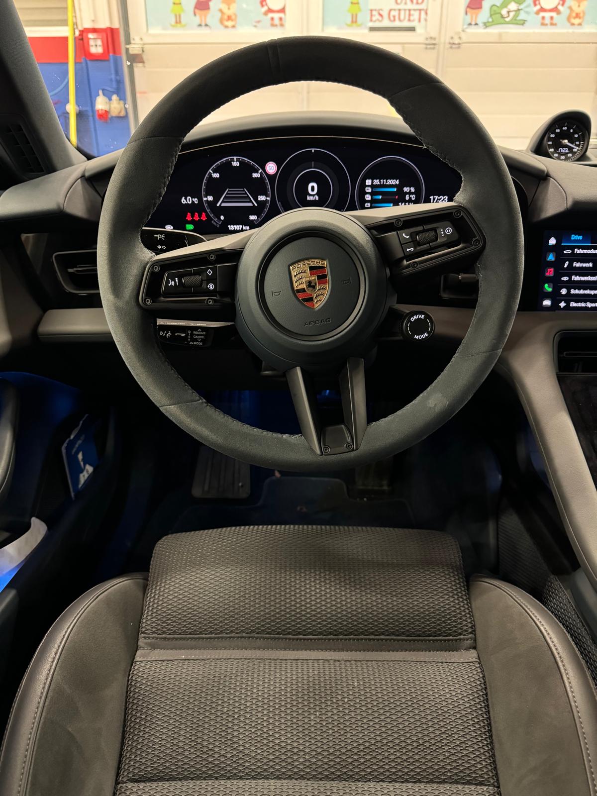 PORSCHE TAYCAN