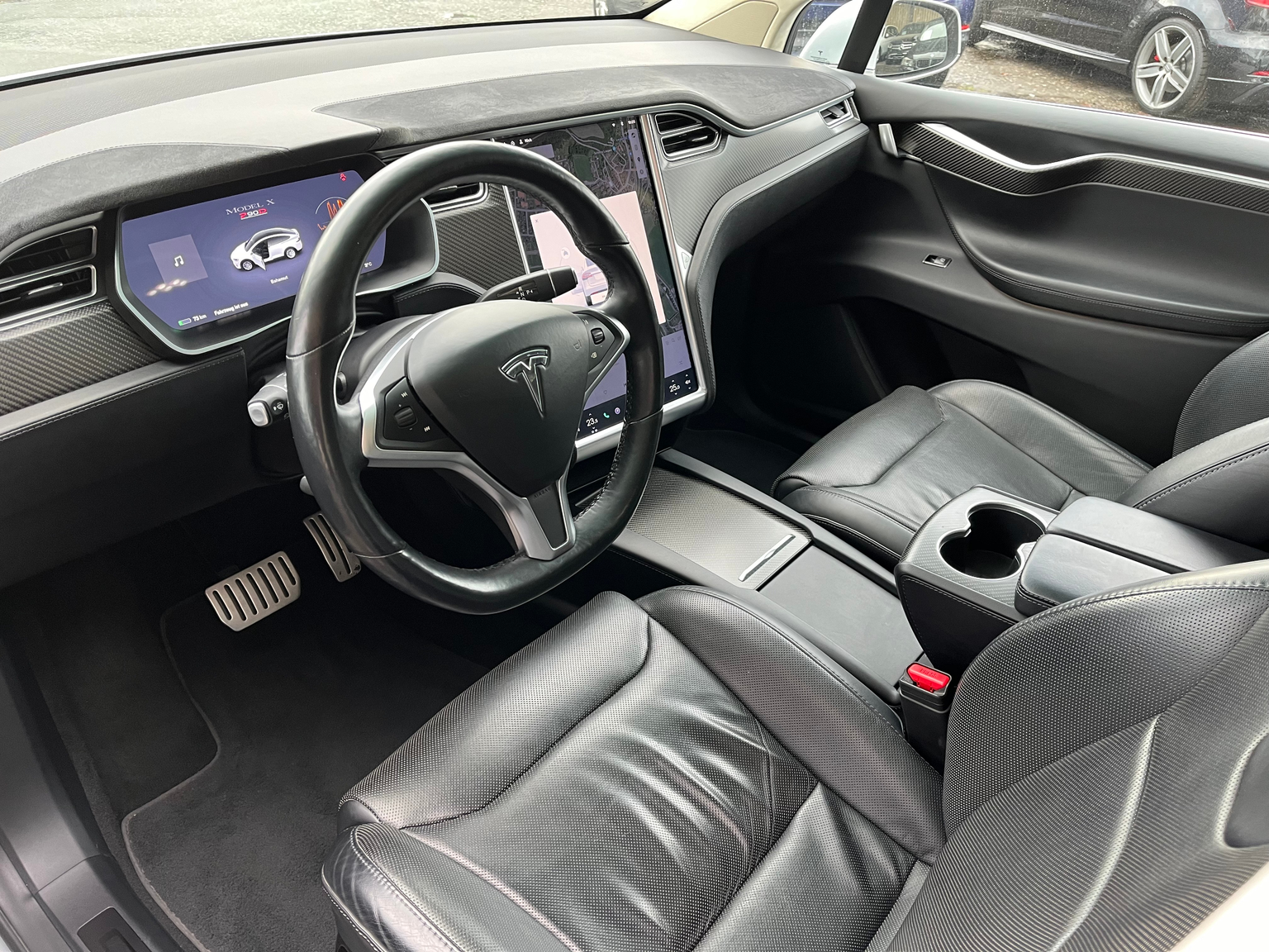 TESLA Model X 90 D Performance