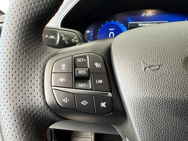 FORD Focus 1.0 MHEV ST-Line Automat (Limousine)