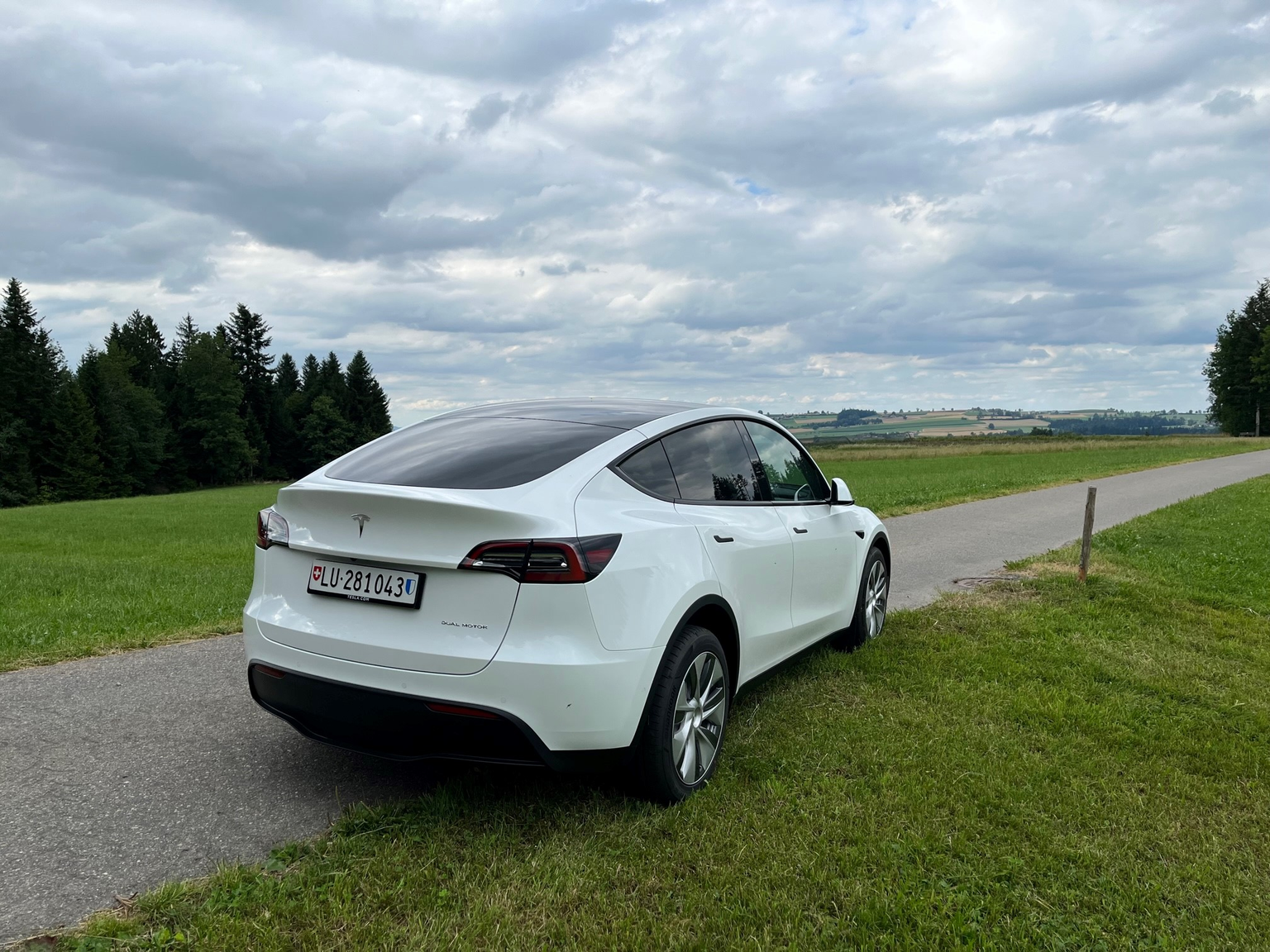 TESLA MODEL Y