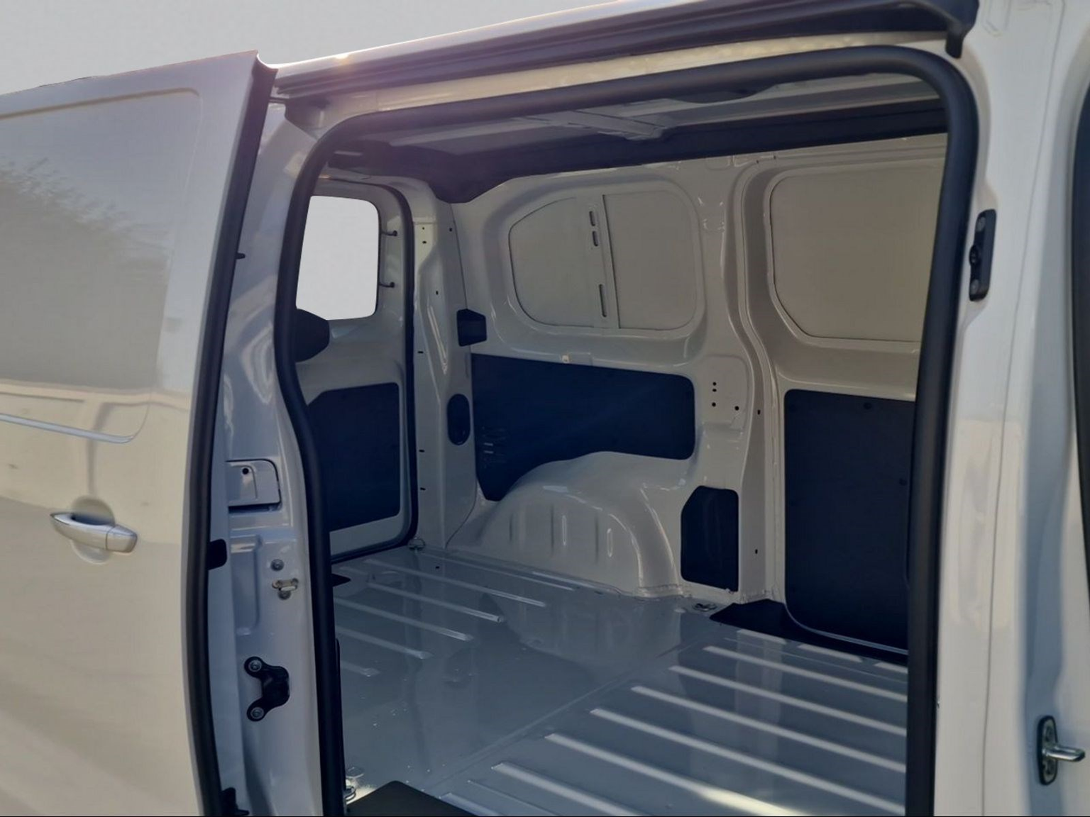 PEUGEOT e-Expert Kaw. Standard 75 kWh