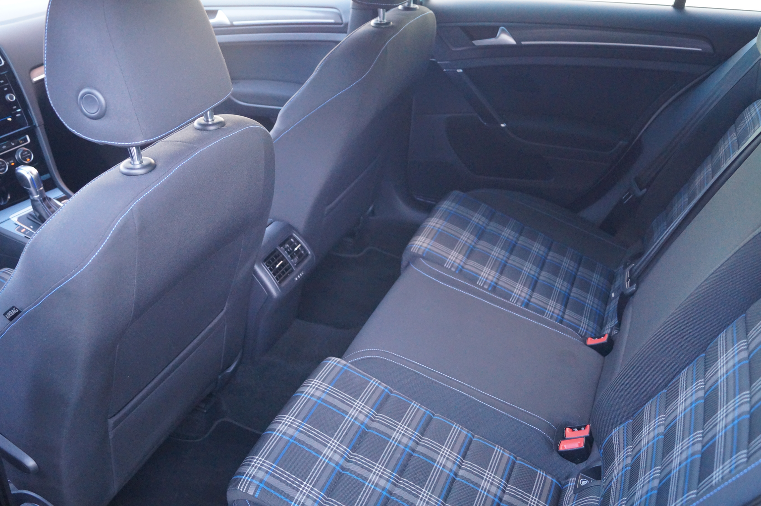 VW Golf VII GTE DSG PHEV • Standheizung • ACC • Navi