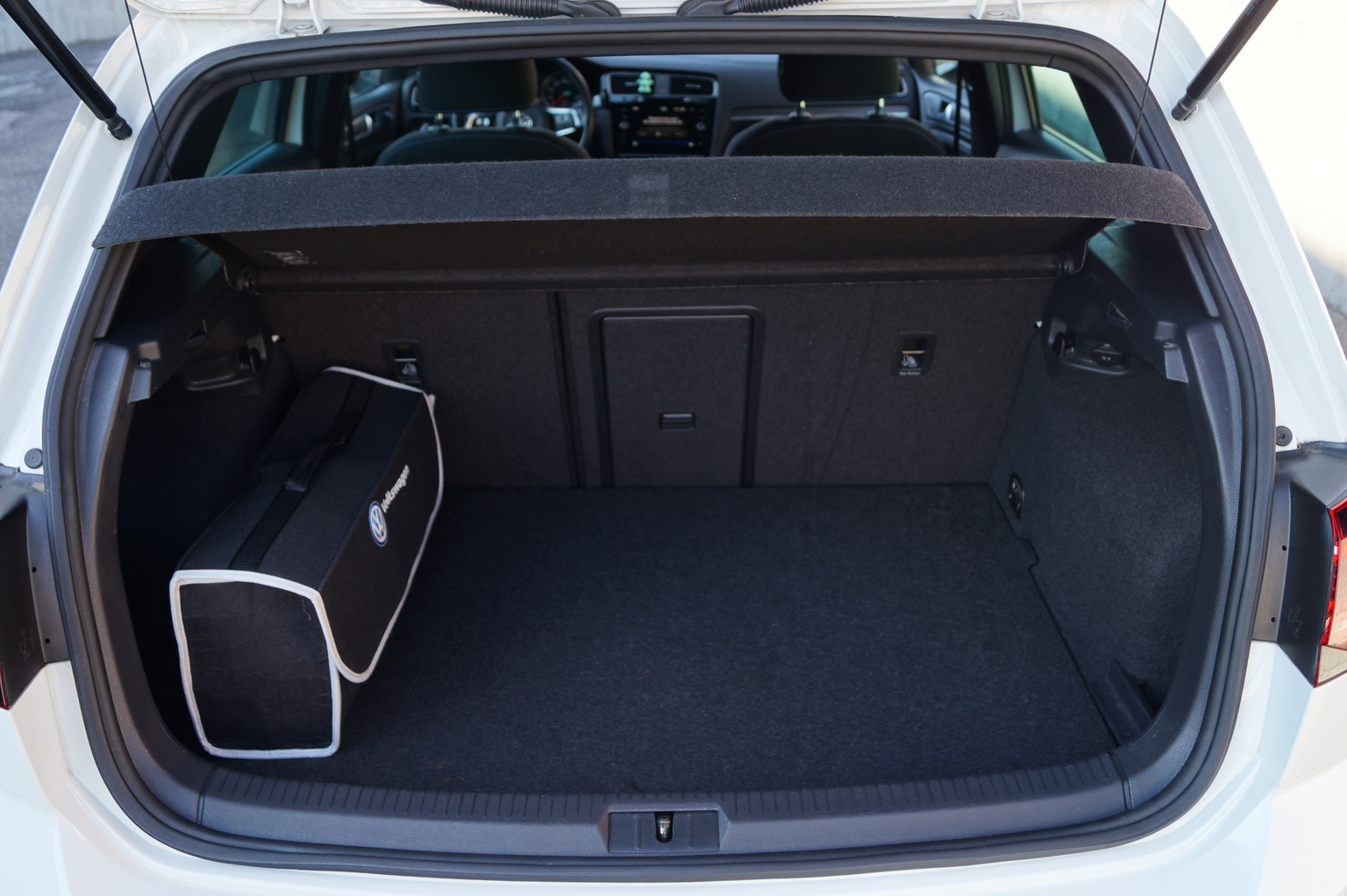 VW Golf VII GTE DSG PHEV • Standheizung • ACC • Navi