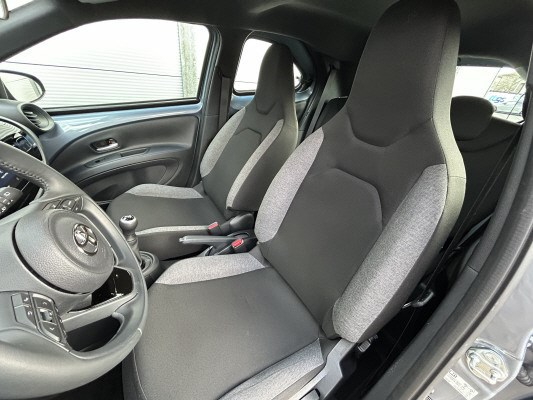 TOYOTA Aygo X 1.0 VVT-i Cmf Cmf
