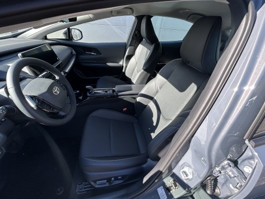TOYOTA Prius 2.0 VVT-i PiH Prem.