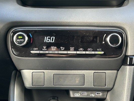 TOYOTA Yaris 1.5 Comfort e-CVT