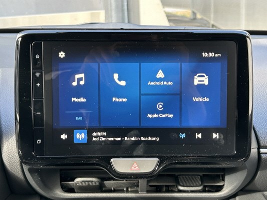 TOYOTA Yaris 1.5 Comfort e-CVT