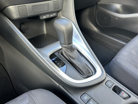 TOYOTA Yaris 1.5 Comfort e-CVT
