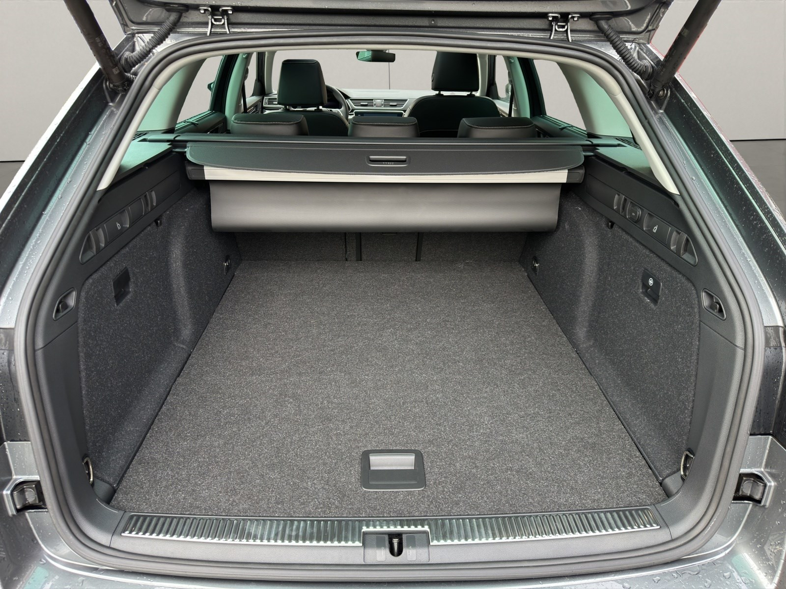SKODA Superb Combi 2.0 TSI 280 L & K 4x4 DSG