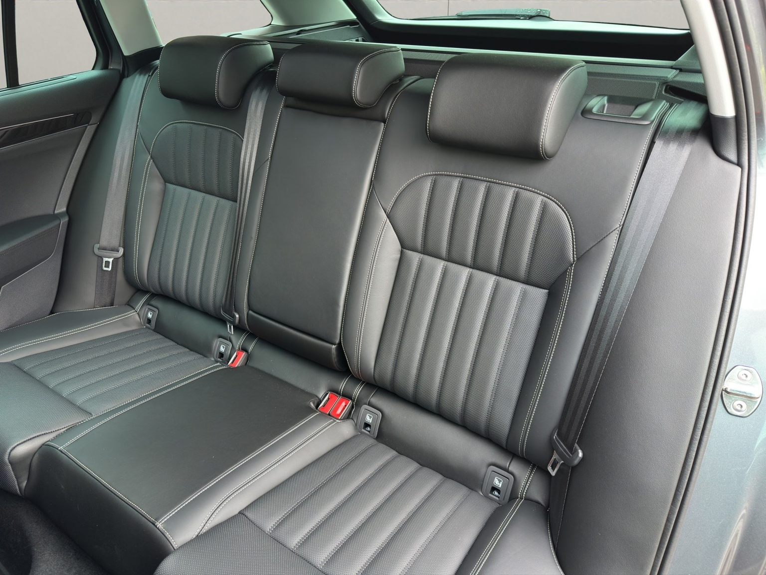 SKODA Superb Combi 2.0 TSI 280 L & K 4x4 DSG
