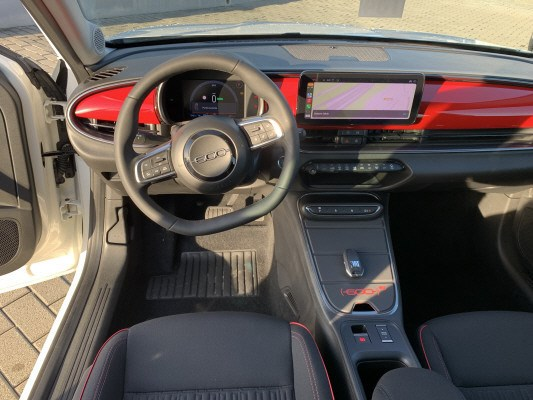 FIAT 600e Red