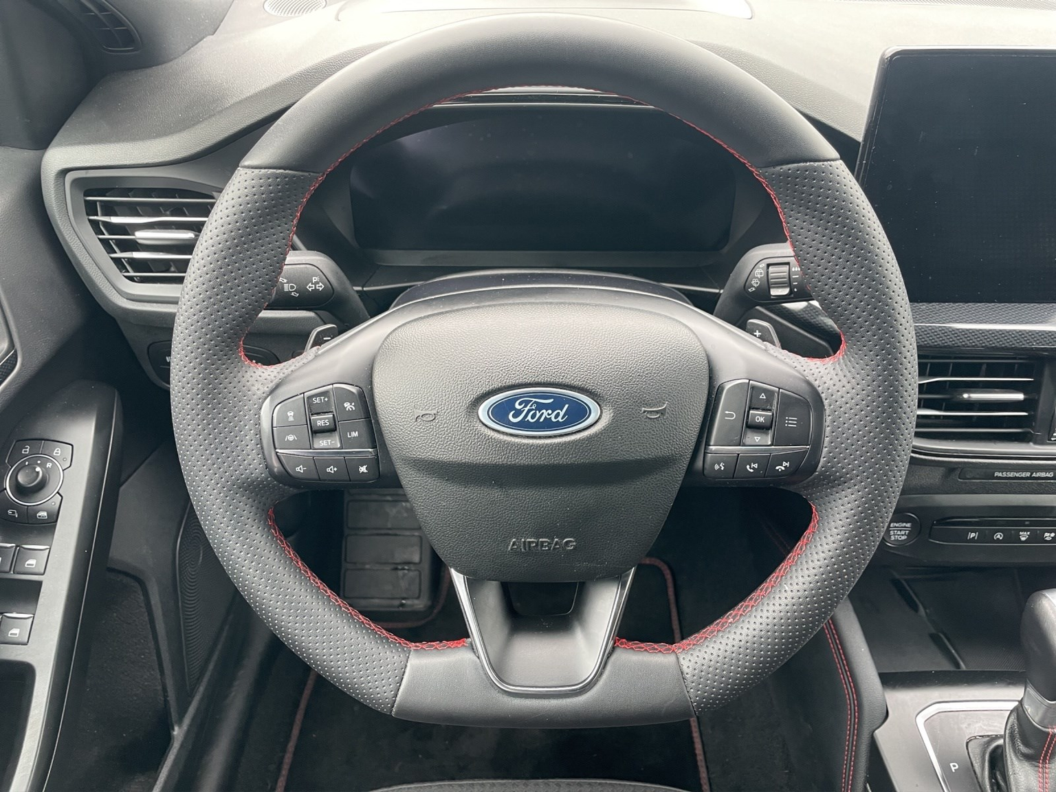 FORD Focus Station Wagon 1.0i EcoB Hybrid 155 ST-Line X