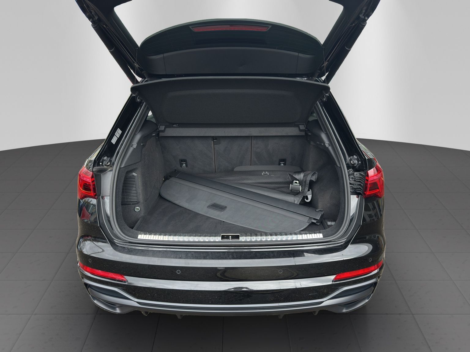 AUDI Q3 45  e S lineAttr S-tr