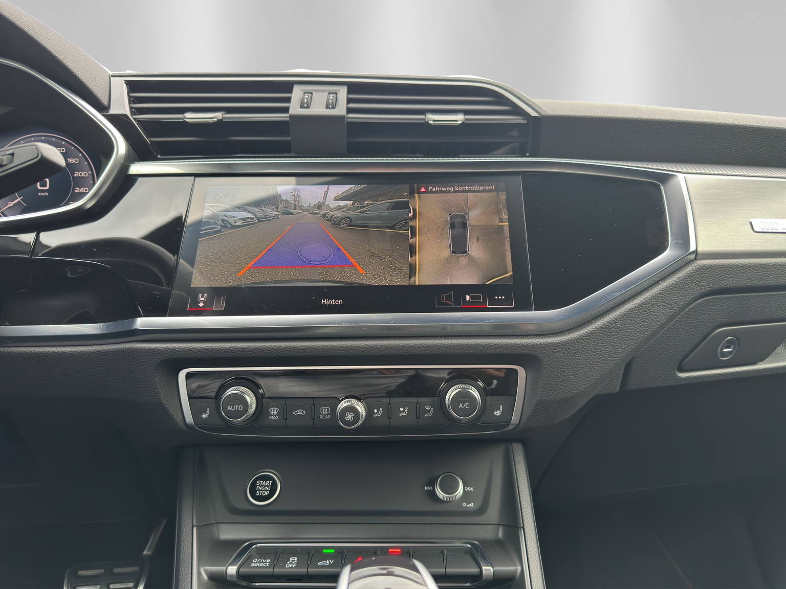 AUDI Q3 45  e S lineAttr S-tr