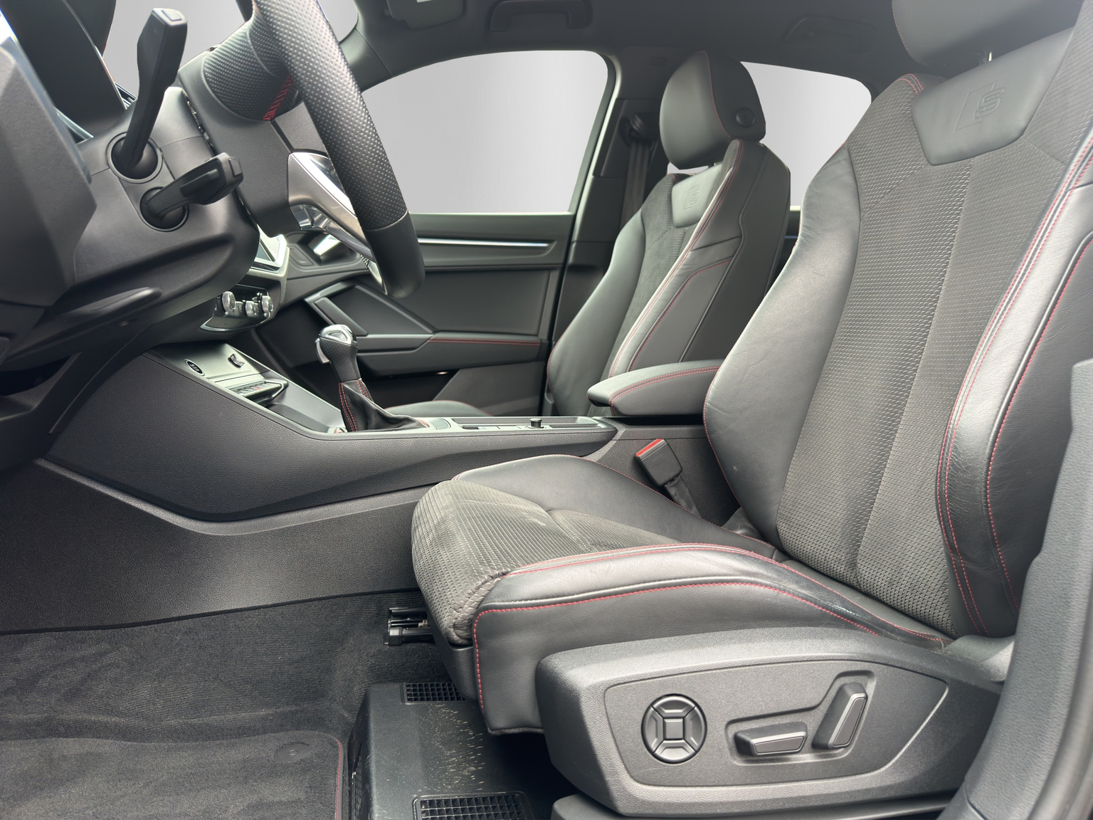 AUDI Q3 45  e S lineAttr S-tr