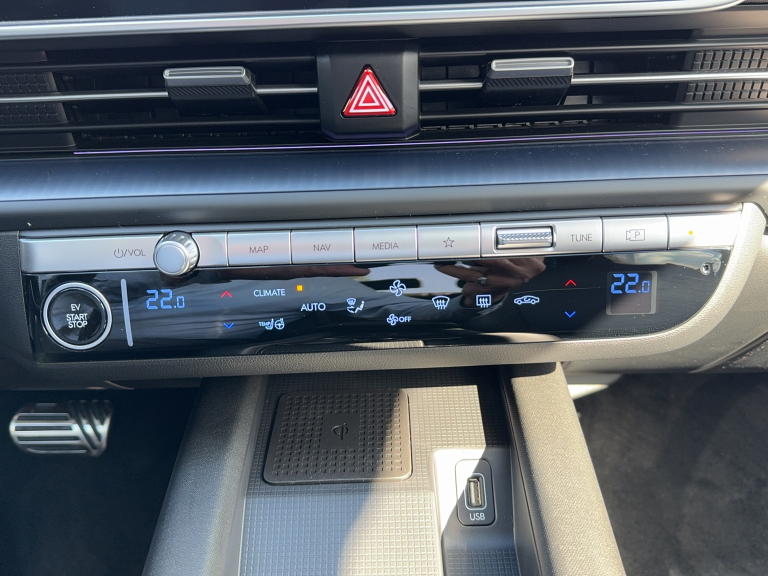 HYUNDAI Ioniq 6 77kWh Launch 2WD