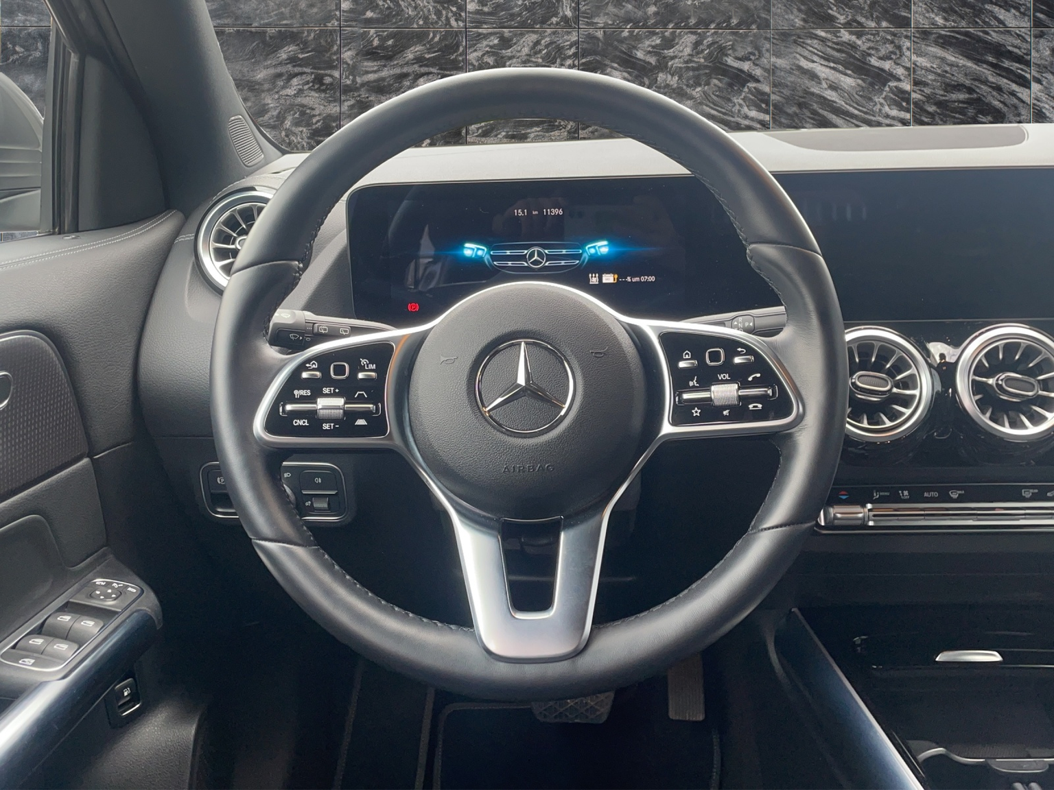 MERCEDES-BENZ GLA 250e Progressive 8G-DCT