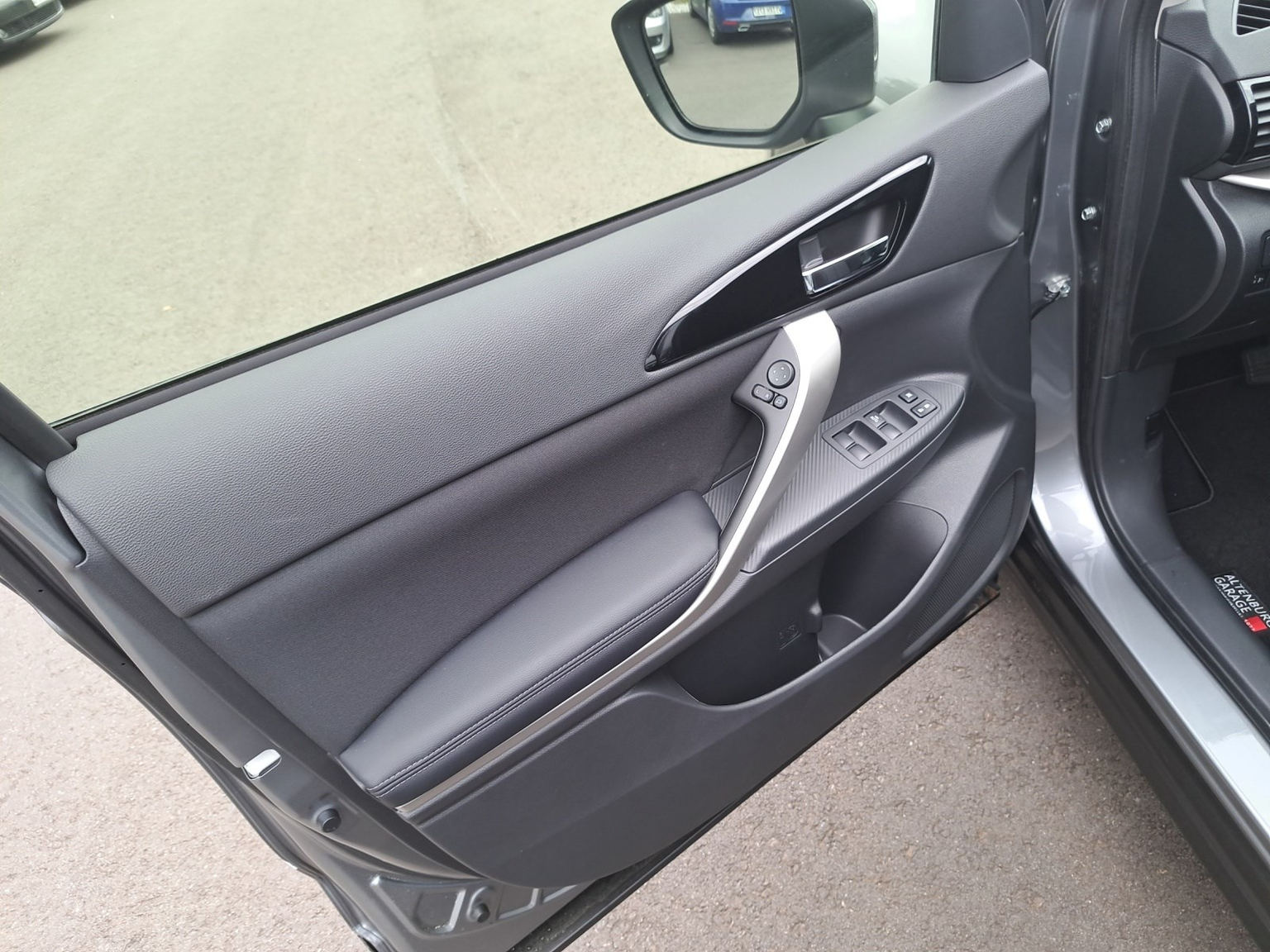 MITSUBISHI Eclipse Cross 2.4 PHEV Inform