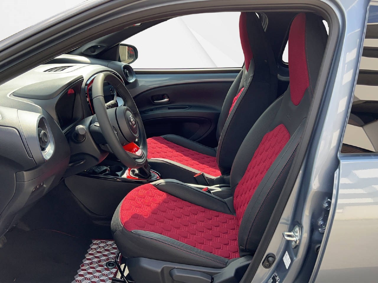 TOYOTA Aygo X 1.0 VVT-i Undercover
