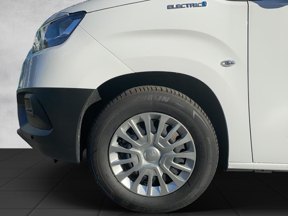 TOYOTA PROACE CITY Van L1 50KWh Active
