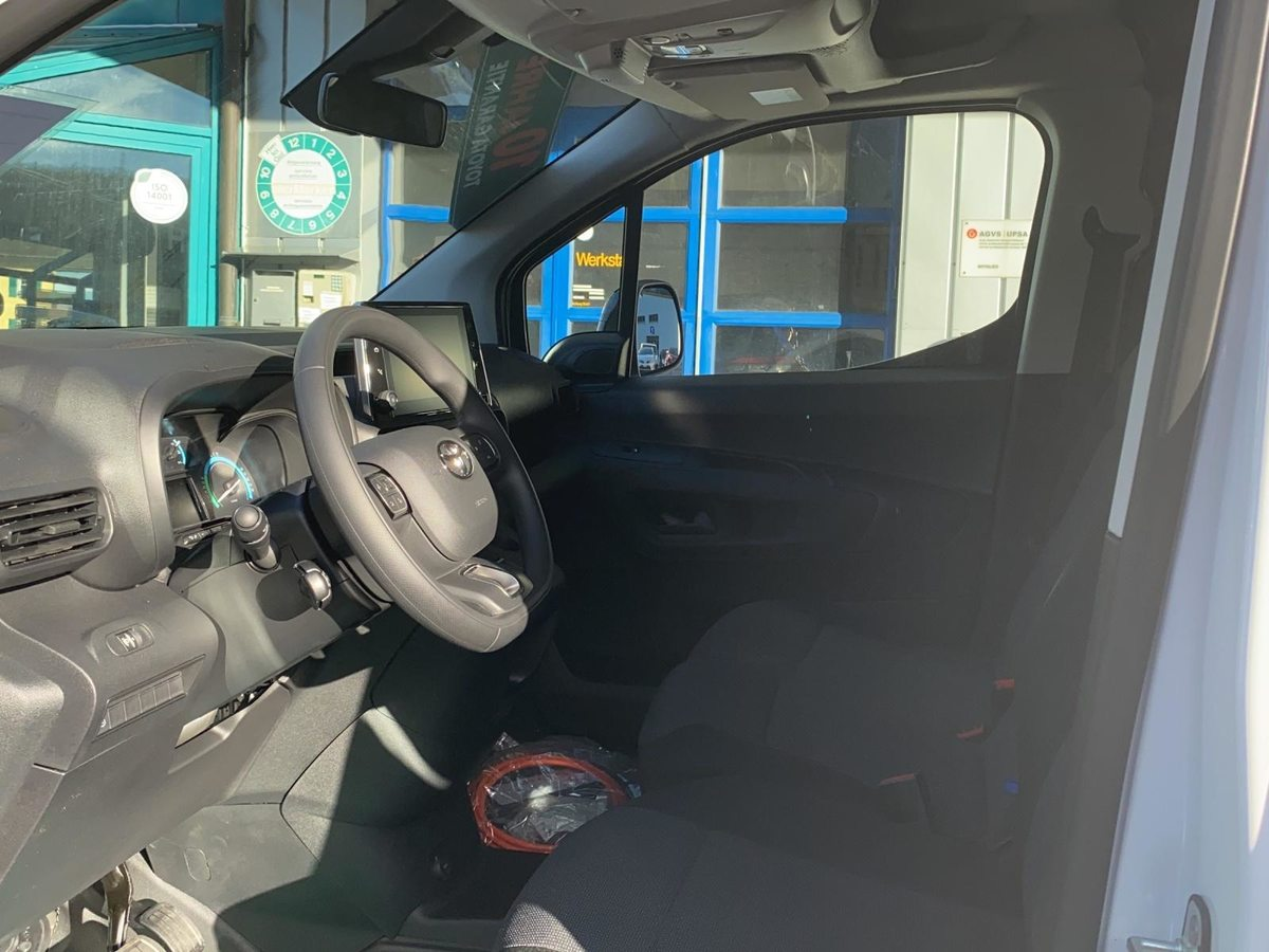 TOYOTA PROACE CITY Van L1 50KWh Active