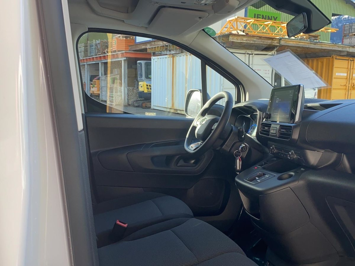 TOYOTA PROACE CITY Van L1 50KWh Active