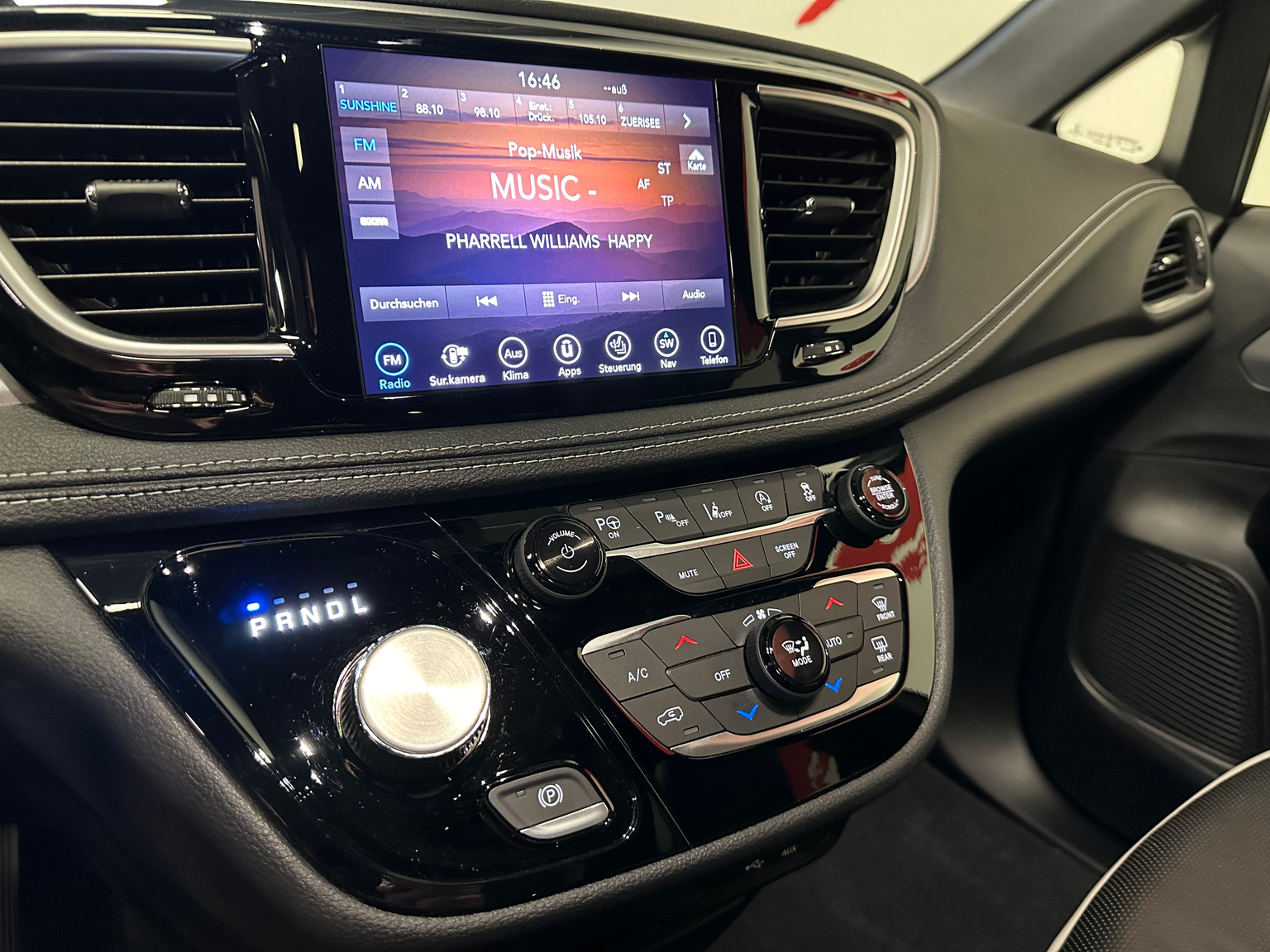 CHRYSLER PACIFICA Limited