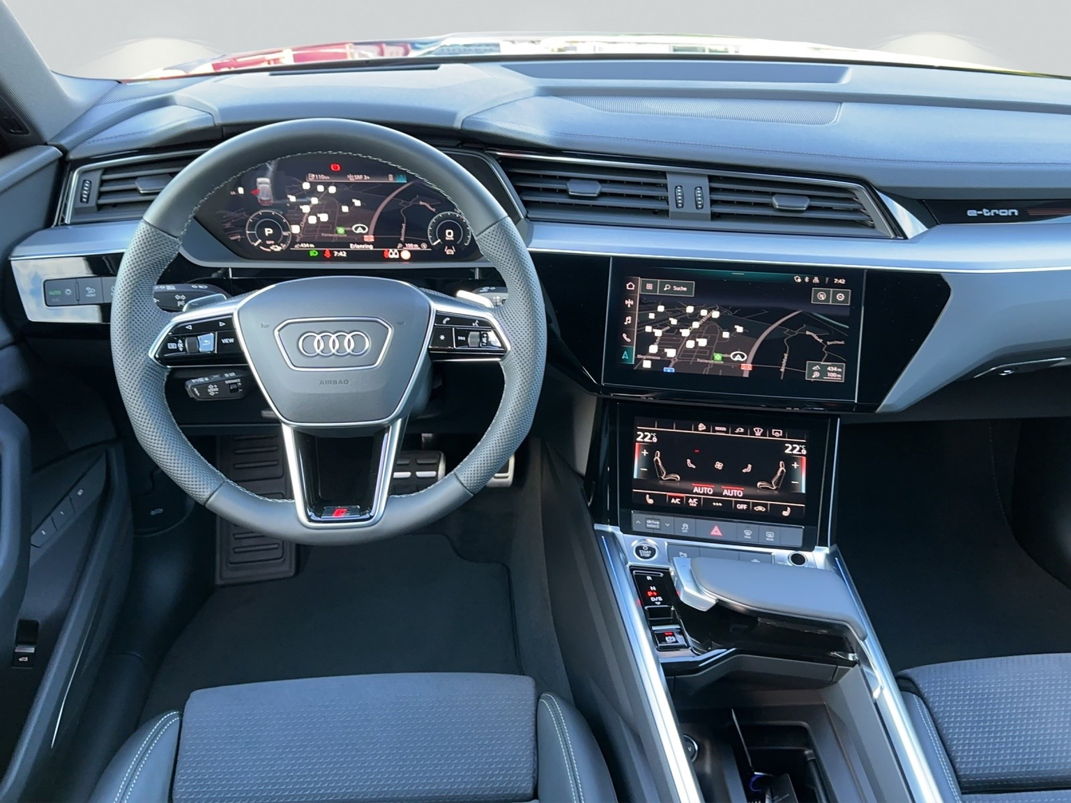 AUDI Q8 50 e-tron S line quattro