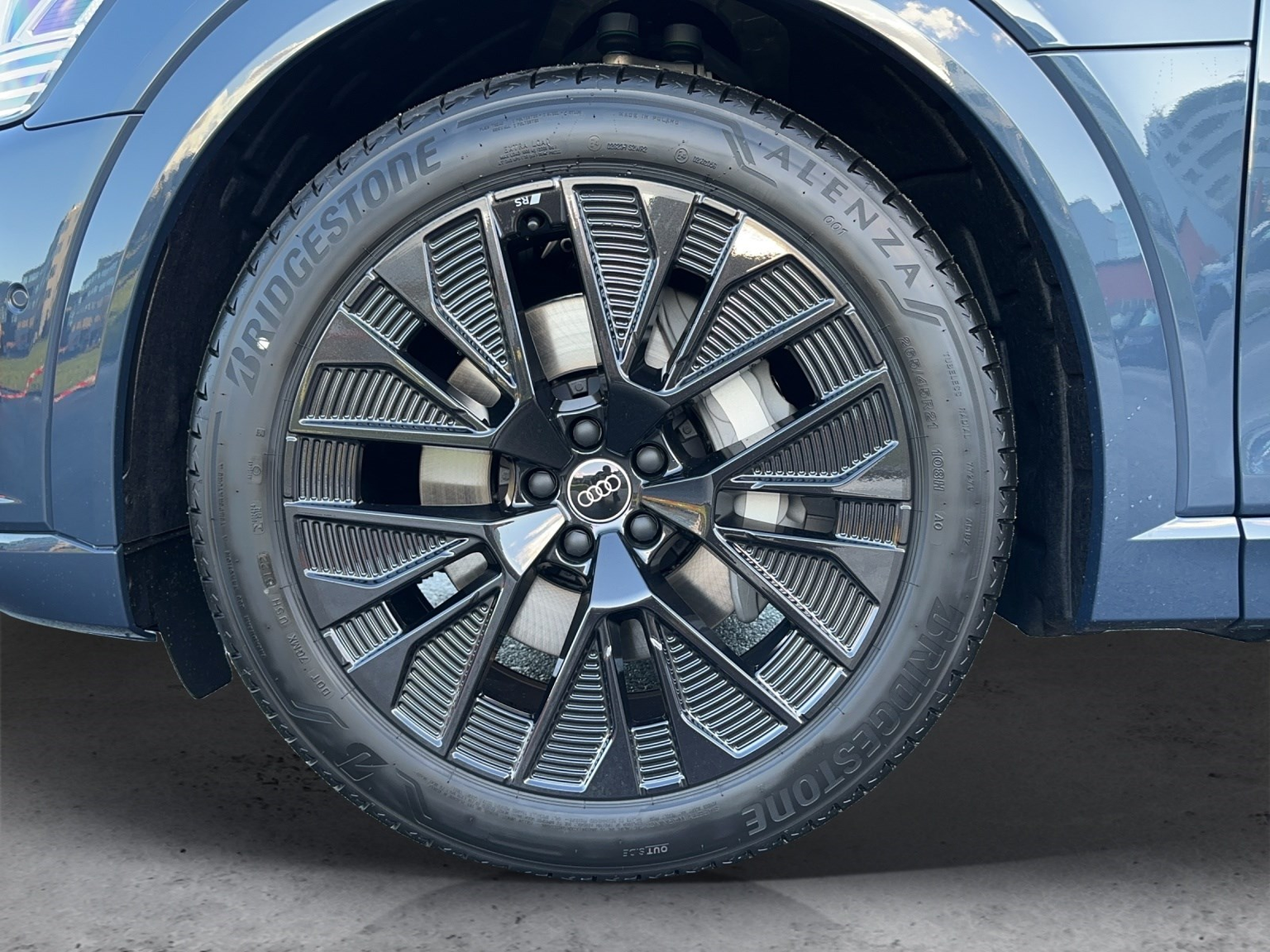 AUDI Q8 50 e-tron S line quattro