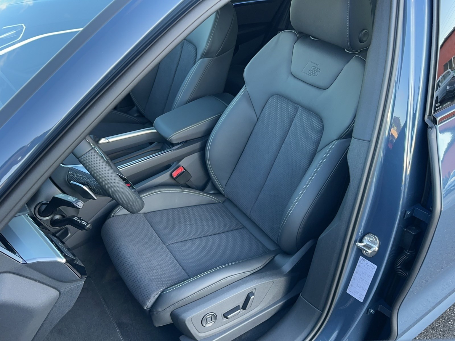 AUDI Q8 50 e-tron S line quattro