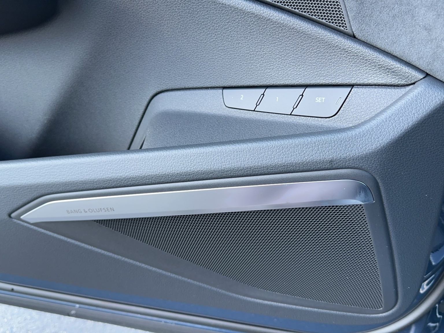 AUDI Q8 50 e-tron S line quattro