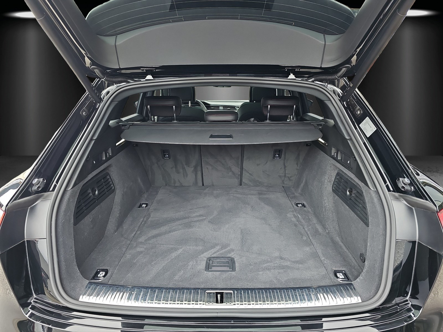 AUDI Q8 55 e-tron Black Edition quattro