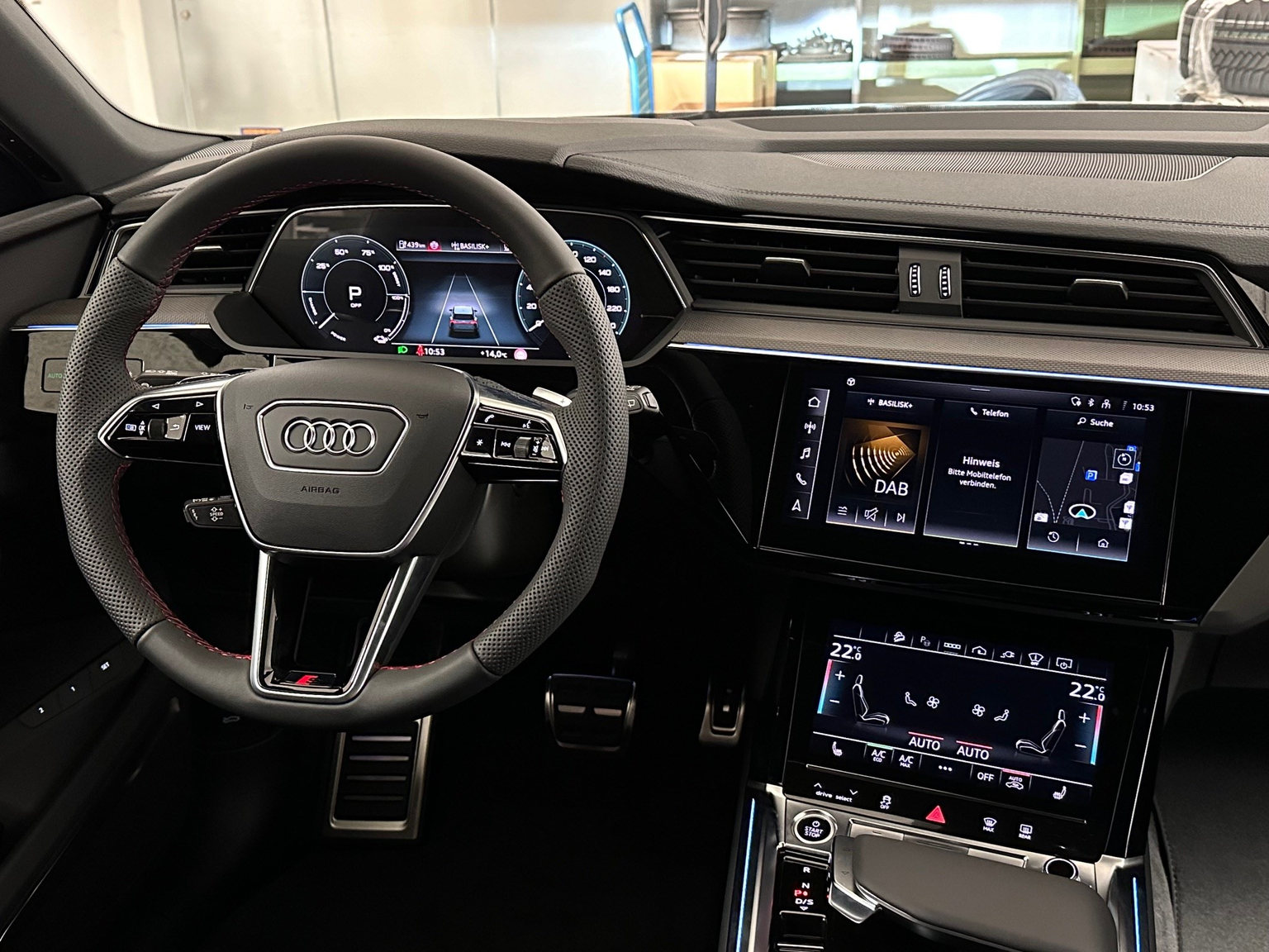 AUDI Q8 50 e-tron Black Edition quattro