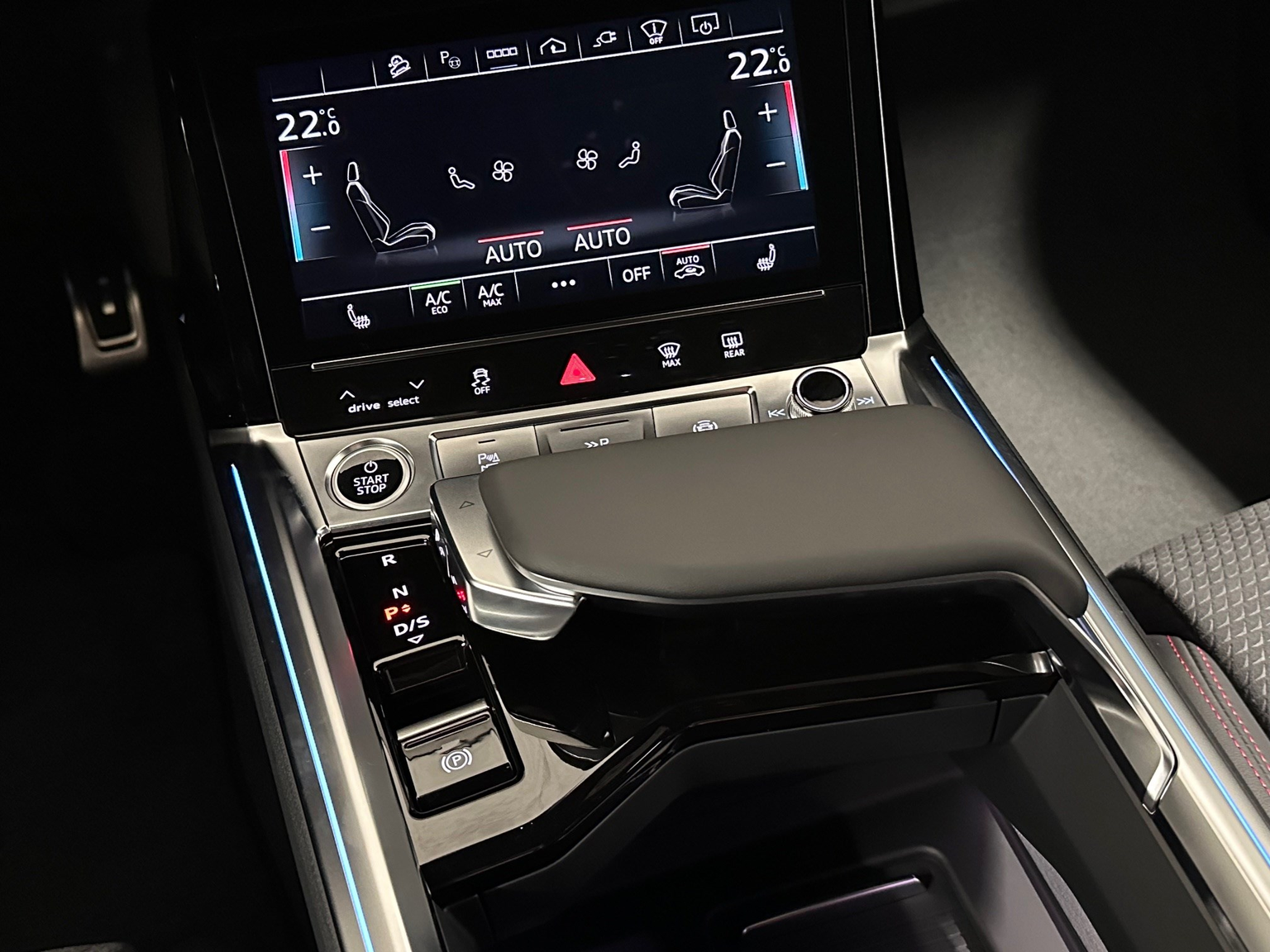 AUDI Q8 50 e-tron Black Edition quattro