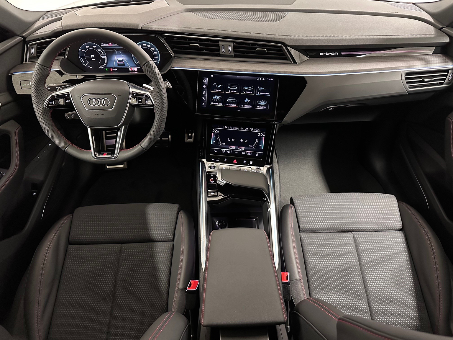 AUDI Q8 50 e-tron Black Edition quattro